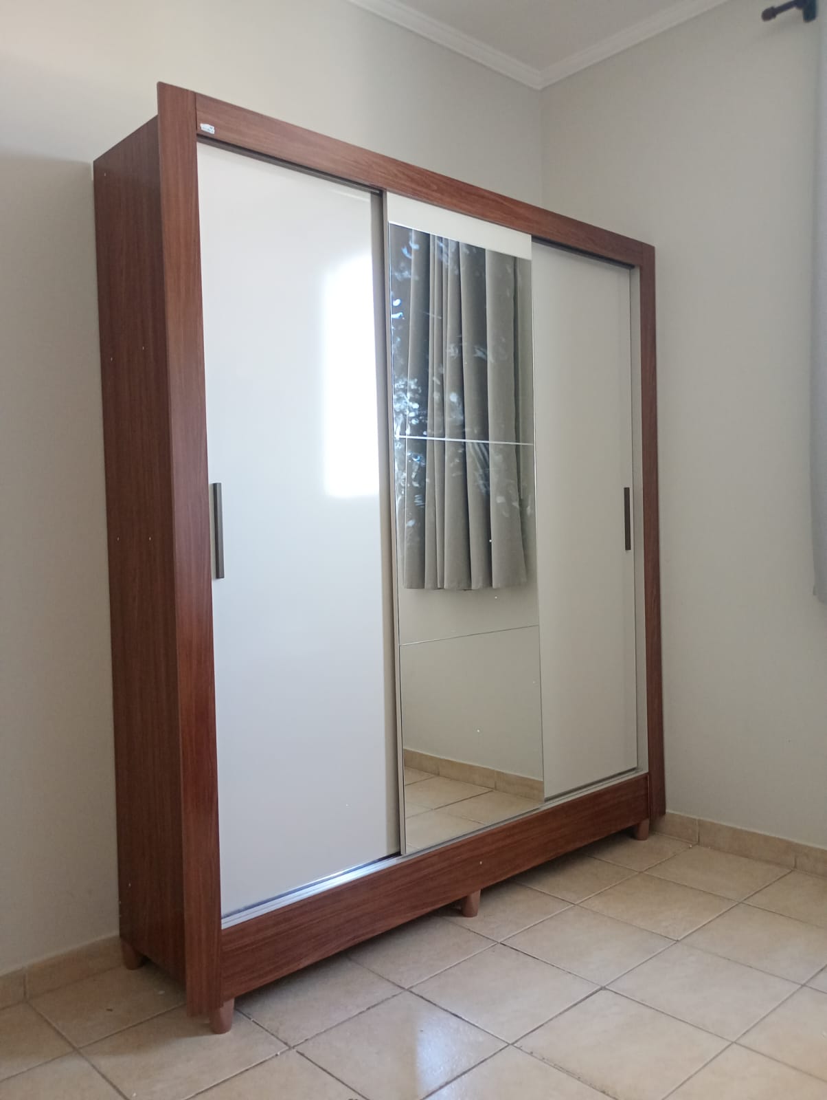 Guarda-roupa de solteiro